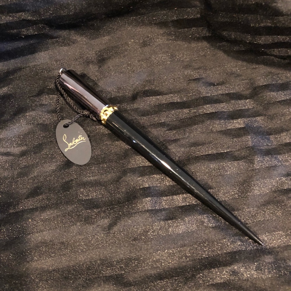 Christian Louboutin lip liner-new